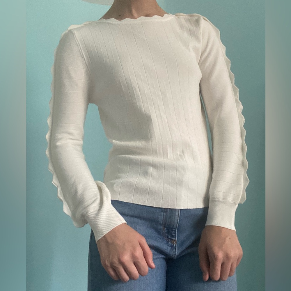 Wanko Scalloped Edge White Knit Top
